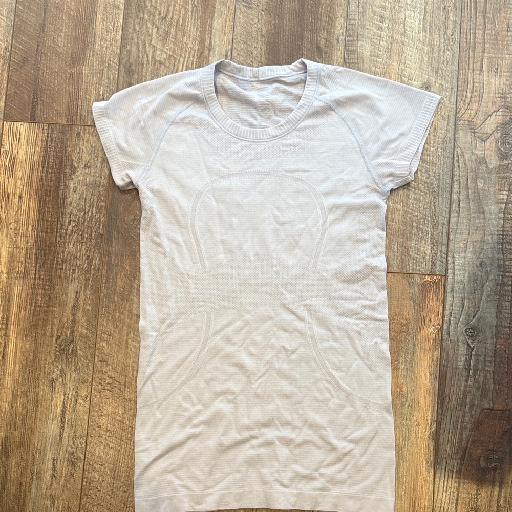 lululemon athletica Light Gray Short Sleeve Seamless Tee